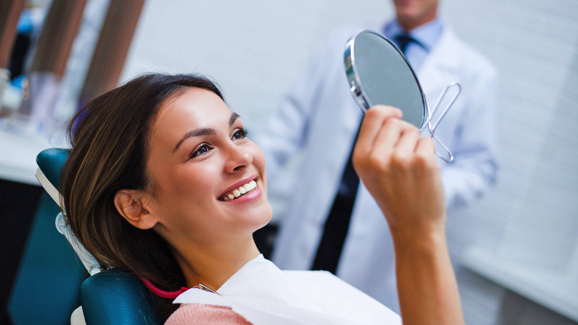 smiling_woman_mirror